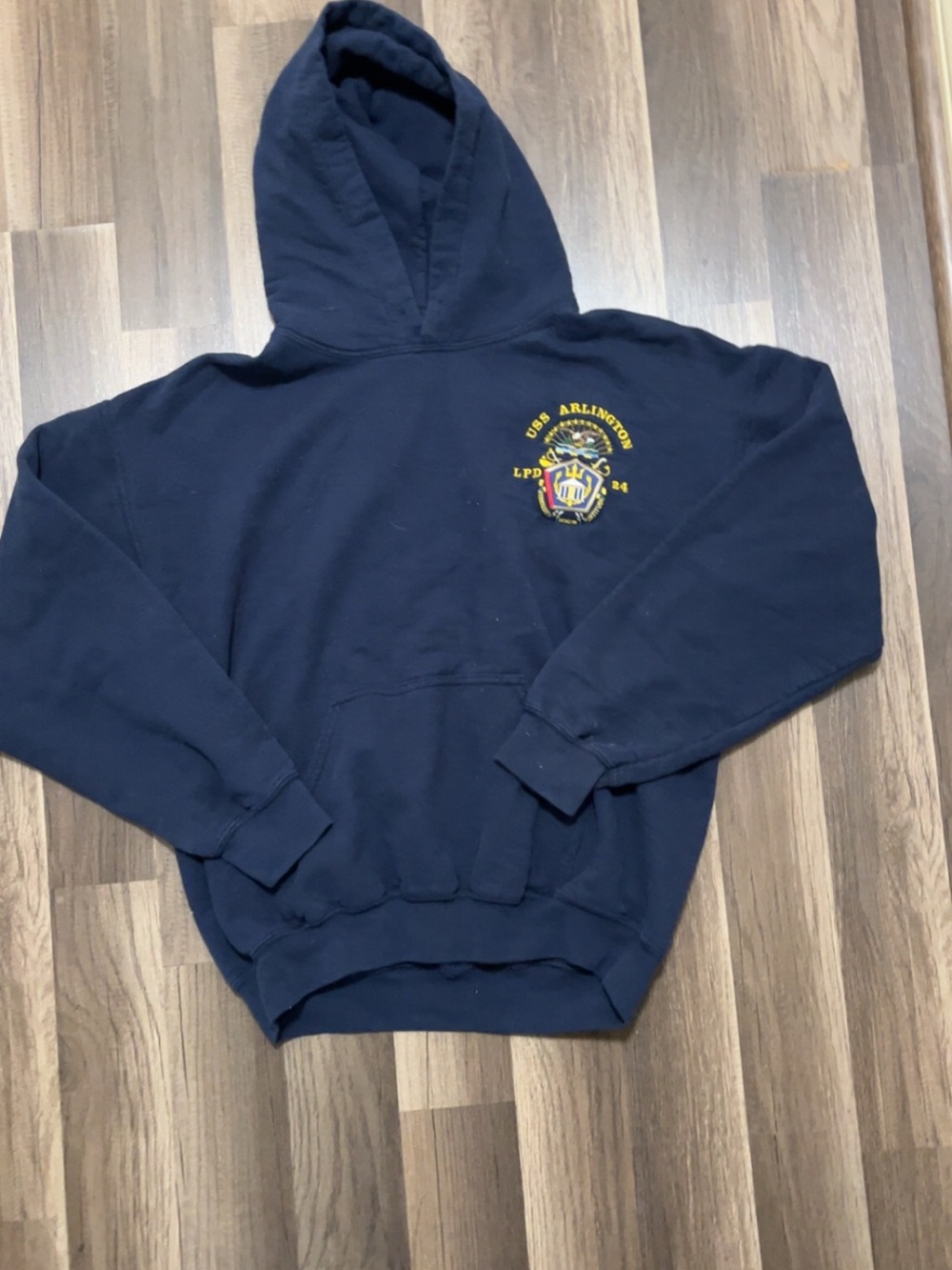 U.S. NAVY USS ARLINGTON LPD24 Embroidered Mens Blue M Pullover Hoodie Sweatshirt